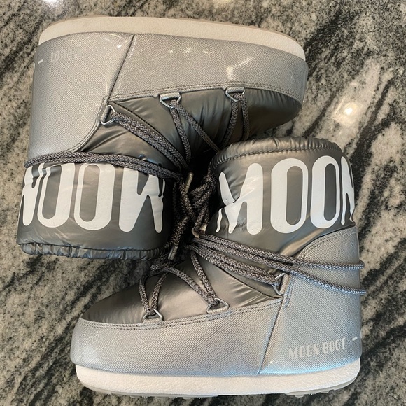 Moon Boots - Picture 3 of 8